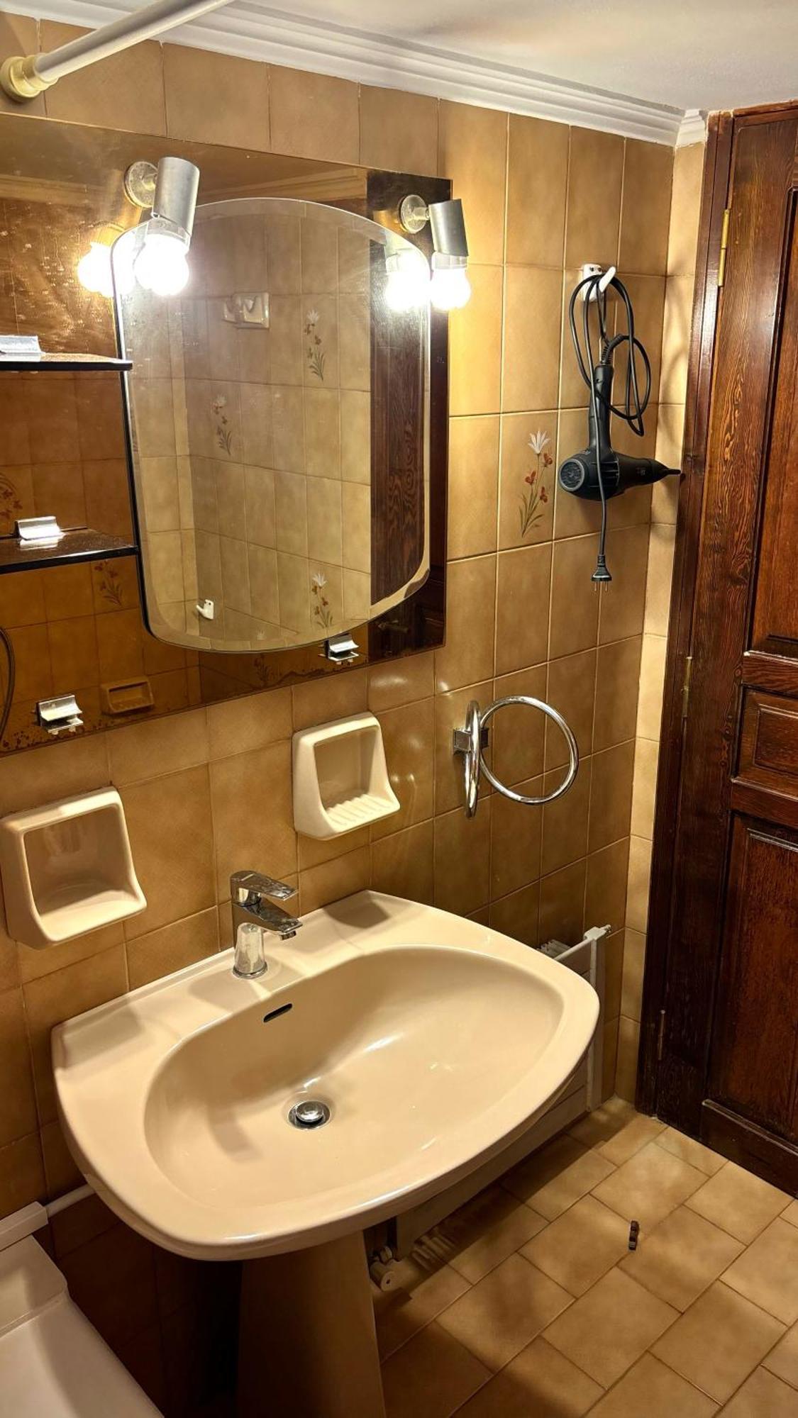 Antika 6 Hotel Tolo Luaran gambar